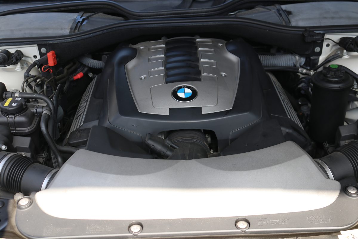 BMW 7シリーズ ABA-HL48 エアクリーナー 750I　㊨　E65 N62B48B AT 6FT BMW 7シリーズ 2001年式モデル 750i 25thアニバーサリーエディション