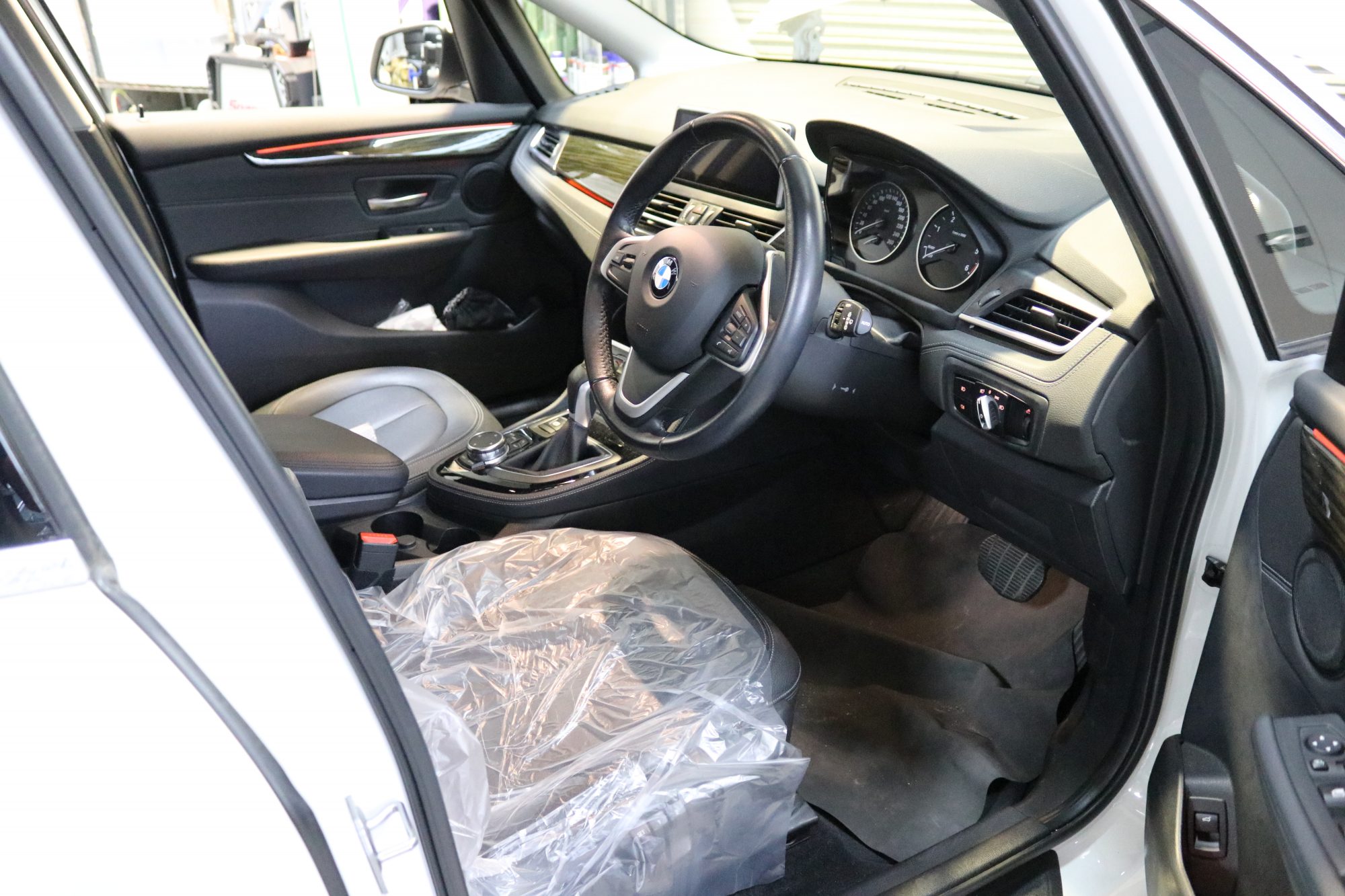 F45 218ｄ アクティブツアラー 運転席側だけ冷房効かない 修理 | BMW