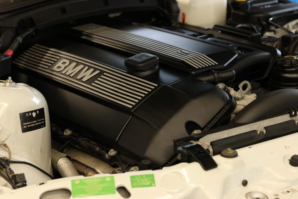 故障 BMW】5シリーズのエアサス故障！コンプレッサー外してOHしてみた