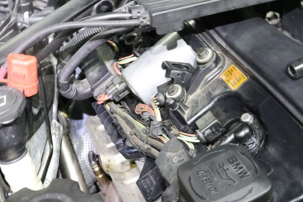 E90　320iバック時エンジン異音修理のサムネイル