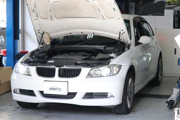 E90　320i 走行中エンジン振動チェックランプ修理のサムネイル