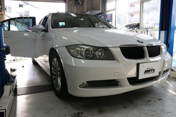 e90 320　後ろの窓が閉まりきらない修理のサムネイル