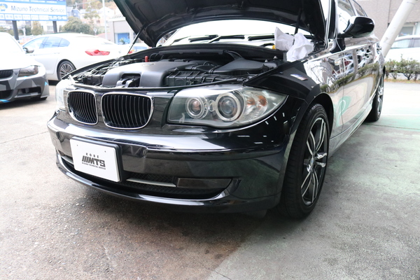 E87　120i　駐車場にオイルが漏れた跡がある修理のサムネイル