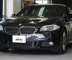 F10 528i 坂道でコーナリングランプ異常点灯修理