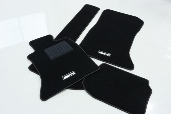 フロアマットの交換。