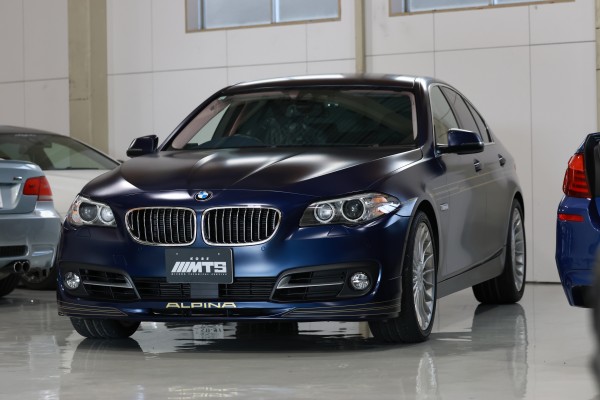 ALPINA F10 D5 デコライン貼り付け施工のご依頼。のサムネイル
